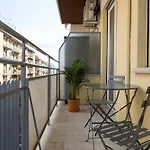 15 Minutes From The Centre Free Wi-Fi & Netflix