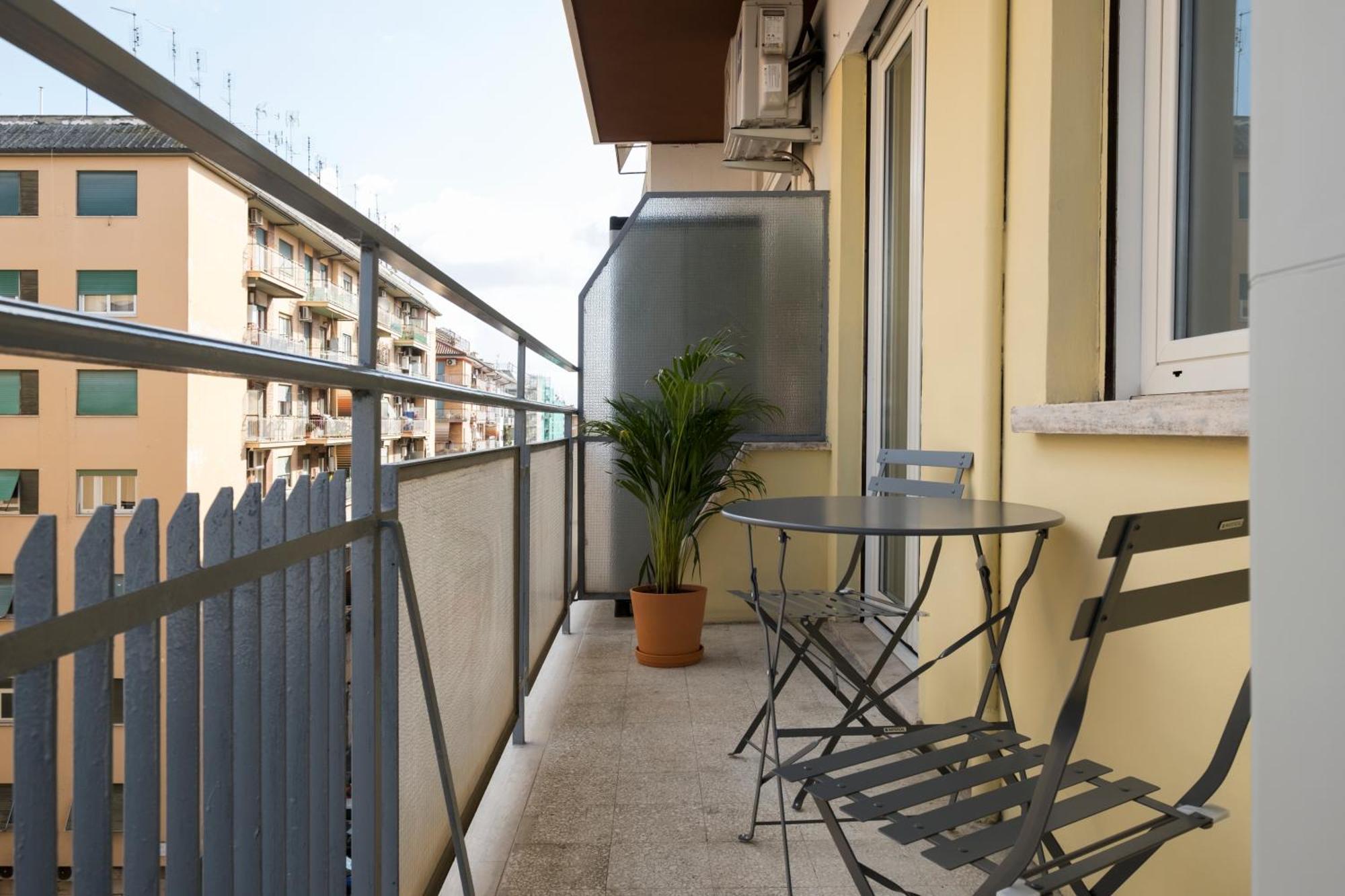 15 Minutes From The Centre Free Wi-fi & Netflix