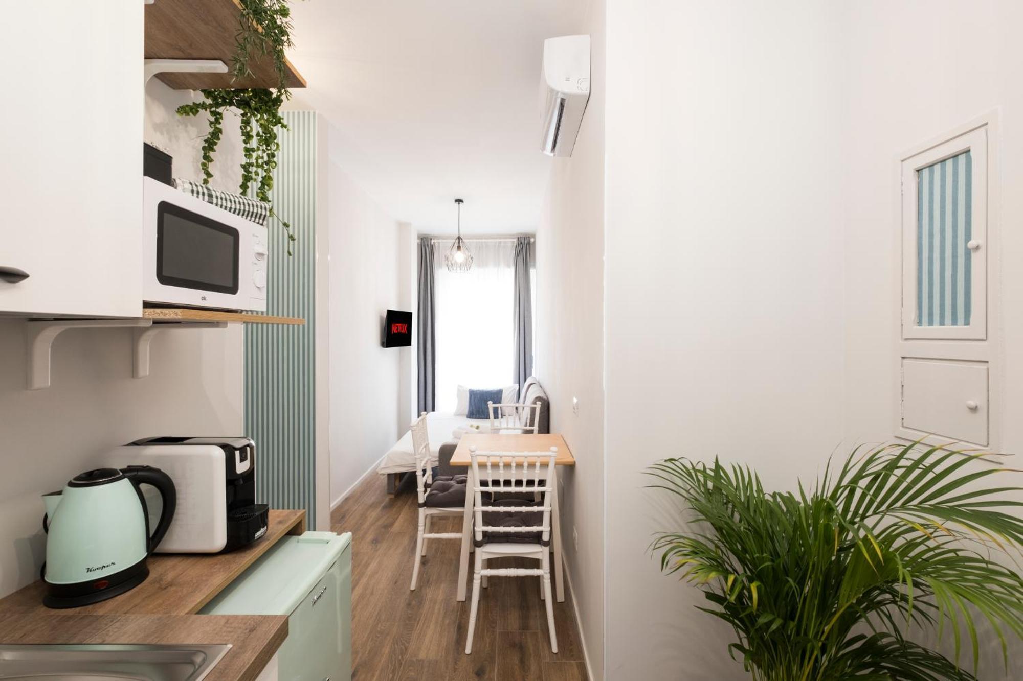 15 Minutes From The Centre Free Wi-fi & Netflix Appartamento